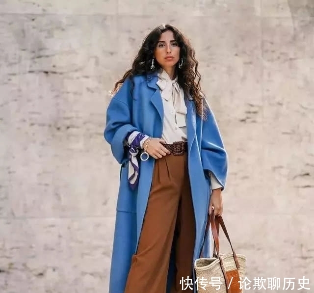 邋遢|见过世面的女人,冬天穿大衣,都不会配这4种内搭,邋遢又掉档次