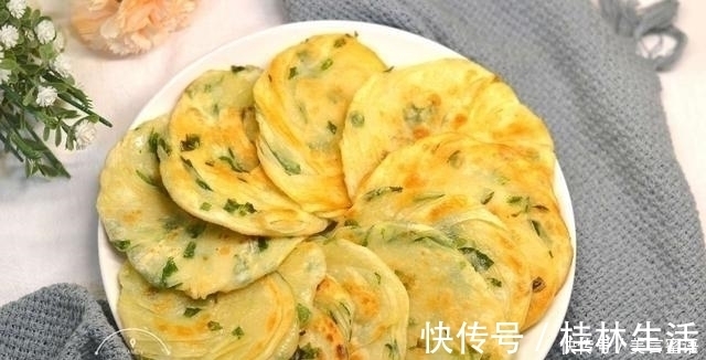 饺子皮这做法火了,百吃不厌,3天不做就馋得慌,我家一周吃5次