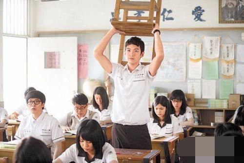 同学|学生时代喜欢“转笔”的同学,身上大多有3个特征,你中了几个