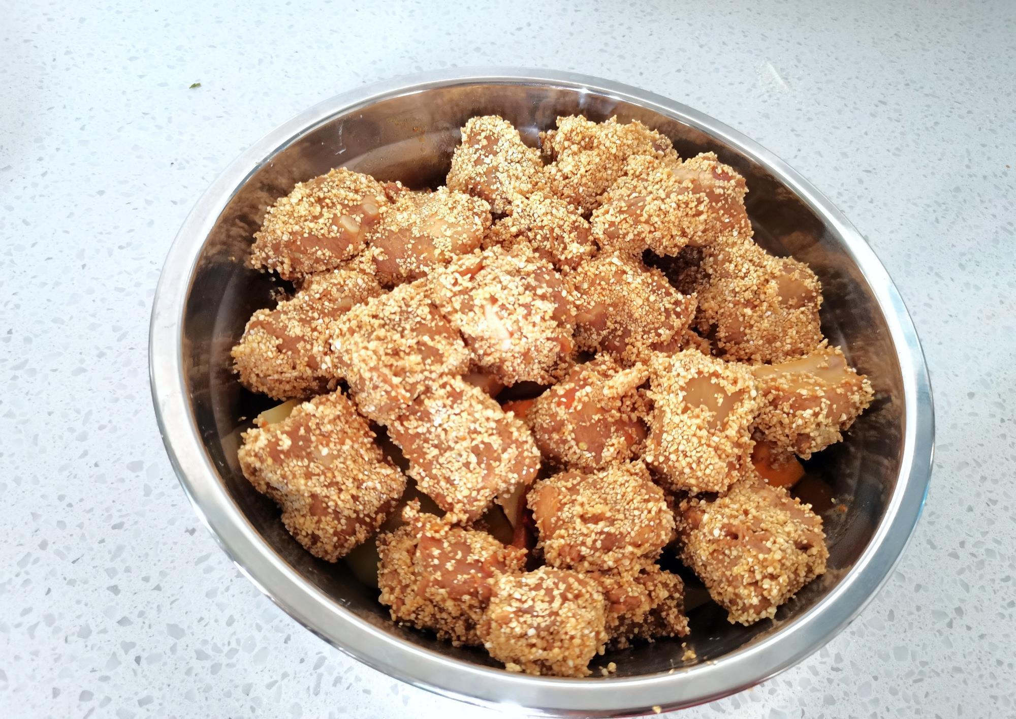 一家三口的午餐真馋人,用心做的排骨孩子连吃三块,并大赞太香了