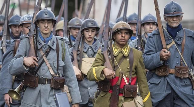 钢盔|英、法、德在一战时期的钢盔竞赛,法国头盔的突出物其实有大用处