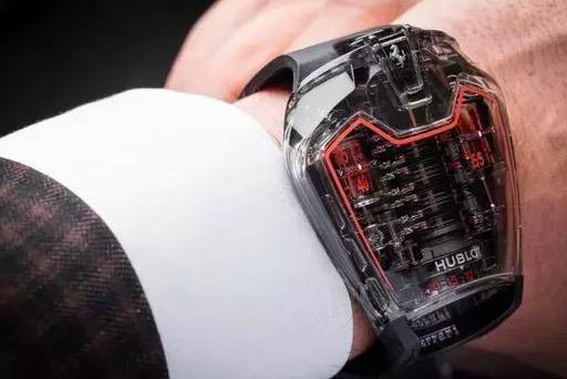 宇舶 红军奇兵钟爱奢华腕表,他手上就戴着一辆法拉利