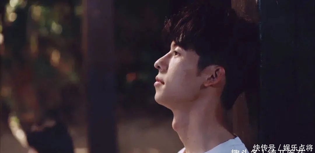 千万别乱摸男生喉结,别问为什么!