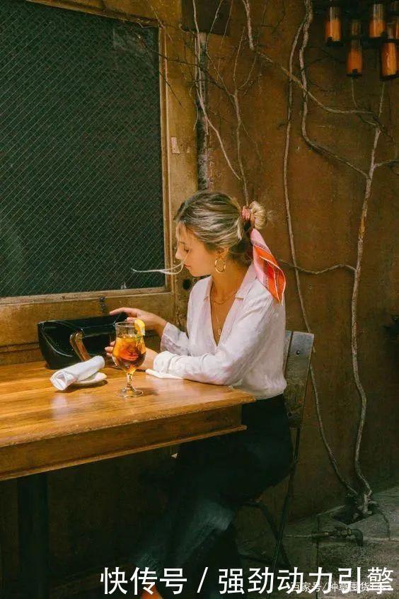 秋天毛衣、外套这么搭,太太太高级!