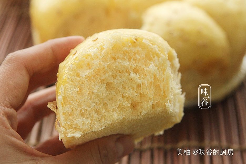 面包别再买了，自己在家做，不用烤箱不用水，松软香甜好吃不上火