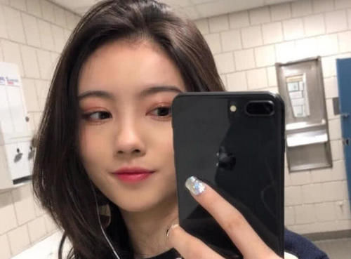 视网膜|经常熬夜“玩手机”的女孩子，使劲吃这3种“水果”，皮肤白嫩还护眼