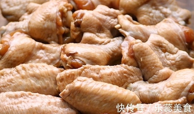 鲜香|2分钟学会鸡翅新做法,不蒸不煮不油炸,鲜香又软嫩,做法超简单
