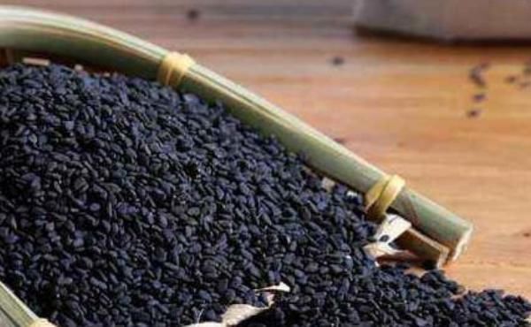 胡萝卜素|满头白发不要染,4种食物每天吃一点,头发慢慢变黑了!