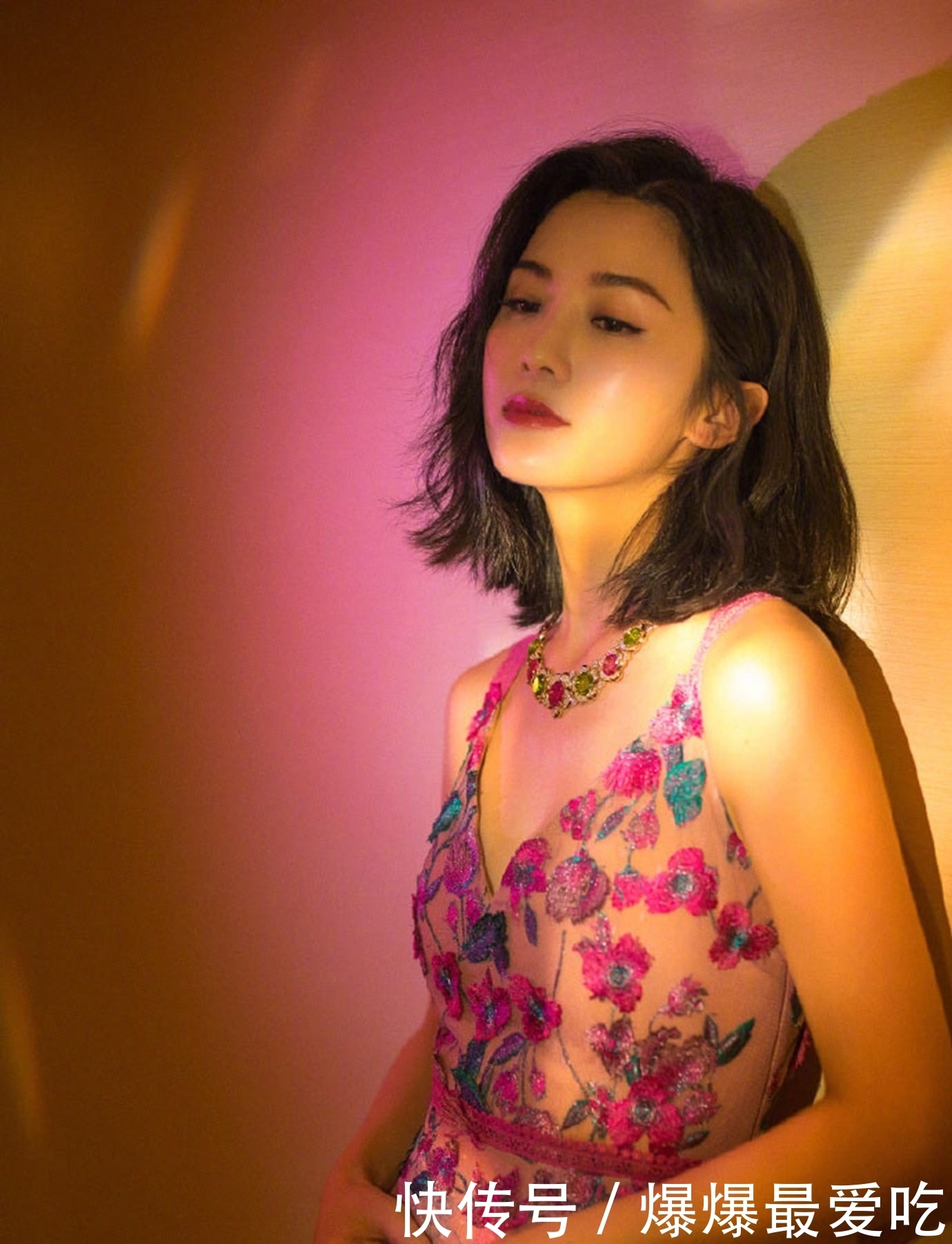 女明星流行发型大总结,公主切锁骨烫羊毛卷都上榜,魅力很大