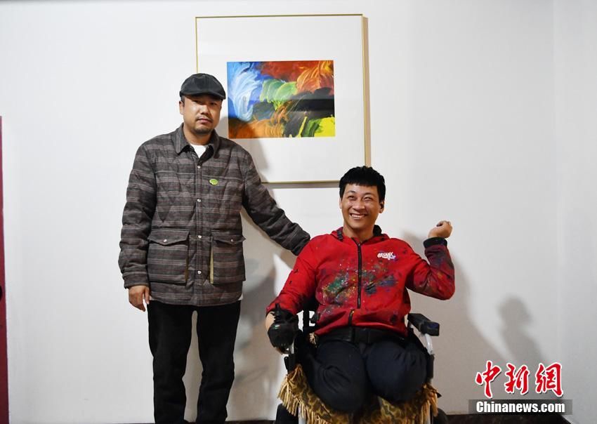 作画！长春：特殊的“画师”为残缺的人生增色