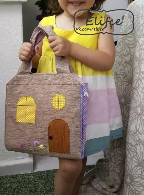 自制玩具熟练的妈妈用碎布给女儿做豪华的换装娃娃