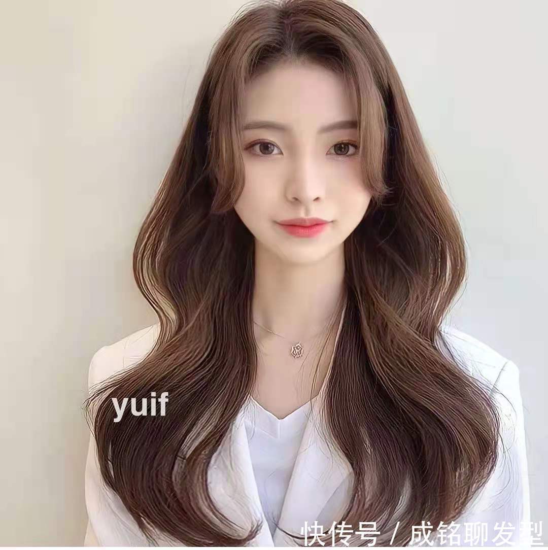 肤色 染“栗棕色”和“棕红色”哪个更衬肤白?两种都显白,但别选错了