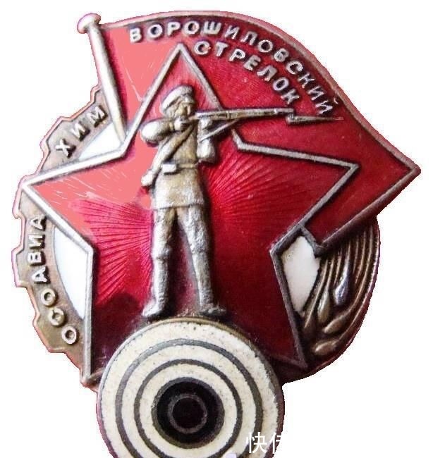 想着|谁是王牌女狙击手？别老想着柳德米拉，还有一位52岁老奶奶