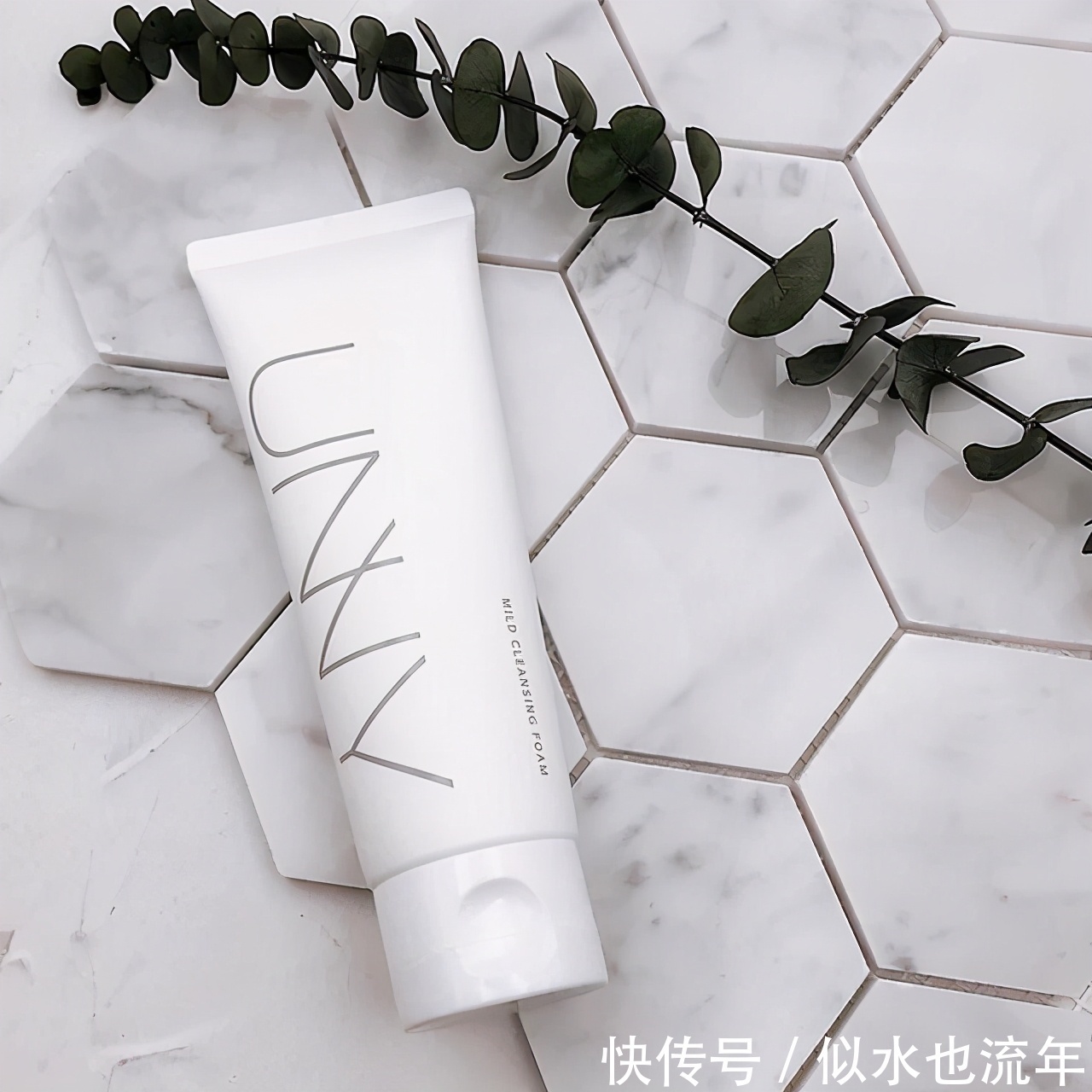 深层补水洗面奶测评:有效清除油脂污垢,让你做个精致无暇美肌