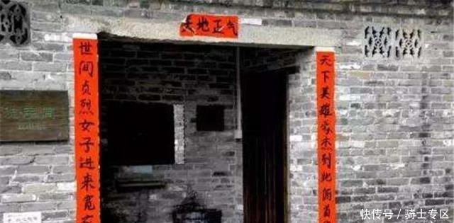 厕所对联趣事上联“来人不蹲就站”,下联对出堪称经典!