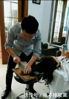 拍照|妹子，你心可真大啊，在大街上呢，那样的拍照姿势就不觉得尴尬吗