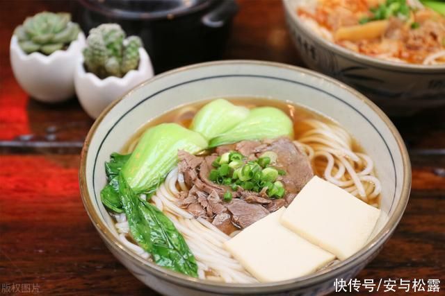 自己在家做酸辣米粉，开胃又过瘾，醒酒提神的家常美食，做法简单