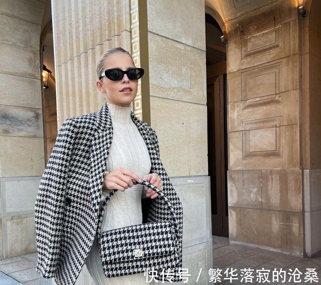 冬天 今年流行的腋下包冬天也能背,配毛衣大衣都好看,时髦还实用