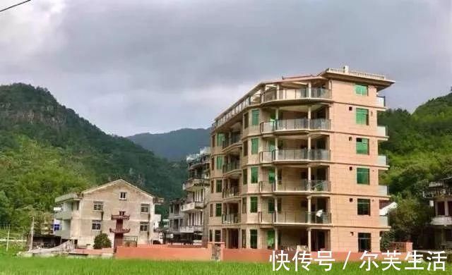 别墅|本来是在农村盖别墅, 结果建成当地奇葩建筑