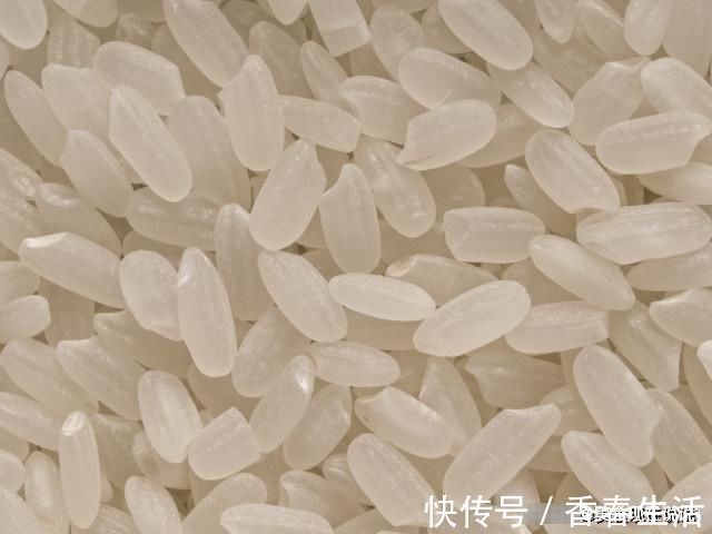 松软|蒸米饭时，光加水还不够，大厨：牢记这“2放”，米饭喷香又松软