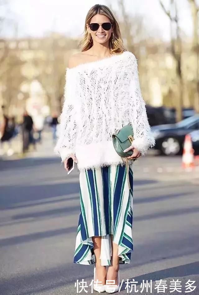 毛衣流行这么塞，修饰腿型还显高5cm