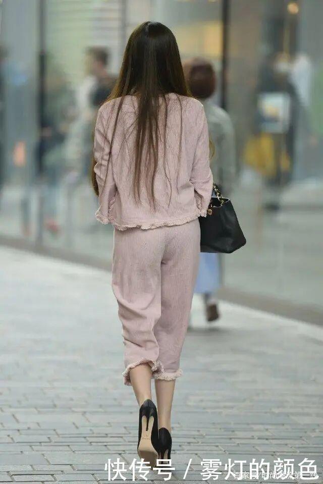 重拾“失宠”的阔腿裤,遮肉又显瘦,还能化解“水桶腰”之尴尬!