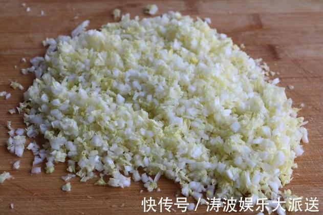 搅拌均匀|除夕又吃猪肉饺子我家最爱此素馅饺子,不油腻还便宜