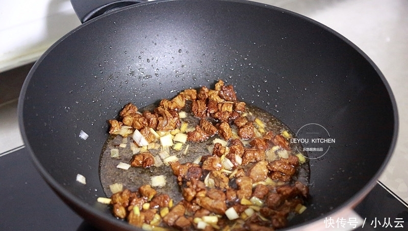 简单好做的懒人焖饭，一锅菜、肉、饭全有，下班再不用愁吃什么