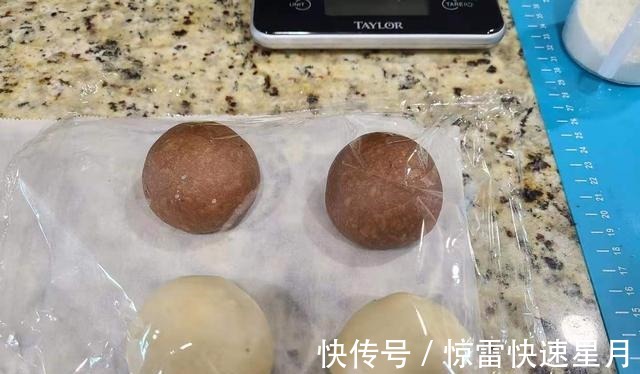 棋格双色吐司|棋格双色吐司 交叉美 学会这一招 想做抹茶做抹茶 想做可可做可可!