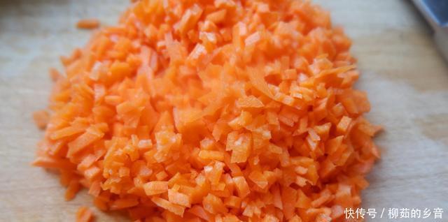胡萝卜|玉米面这样做不但营养更加丰富,口感又松又软,而且颜色鲜艳亮丽