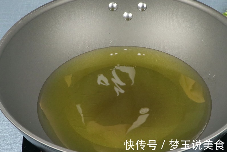 做辣椒油时,直接淋热油是错误的,教你一个做法,辣椒油又香又辣!