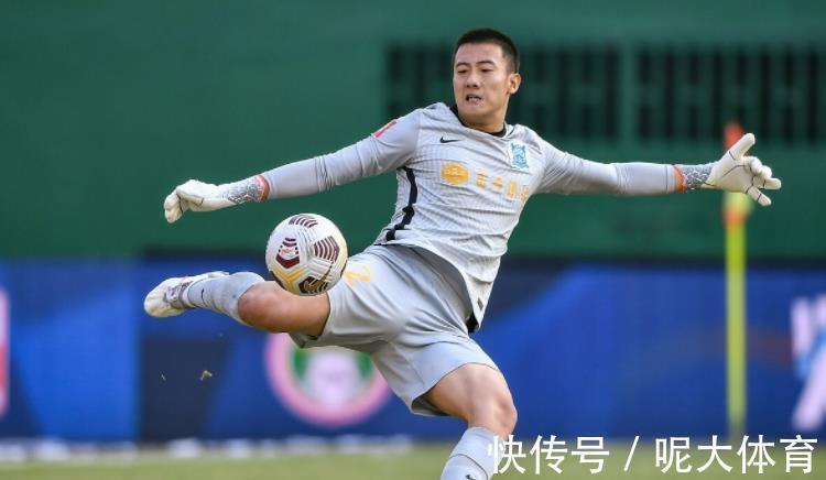最佳阵容|外媒:中超2021赛季最佳阵容,4名本土球员,22岁小将脱颖而出