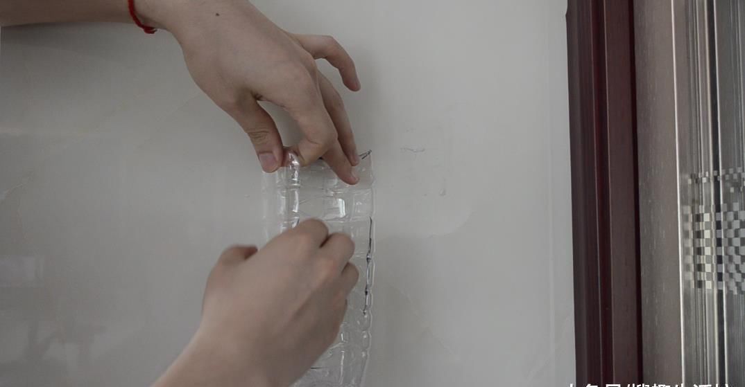 用处|喝完的塑料瓶不要扔, 剪几刀, 放在家里有大用处, 人人见了都夸好