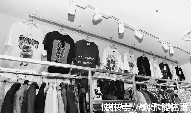 年代感 现在的潮人只有2种穿古着的和穿新衣服的!