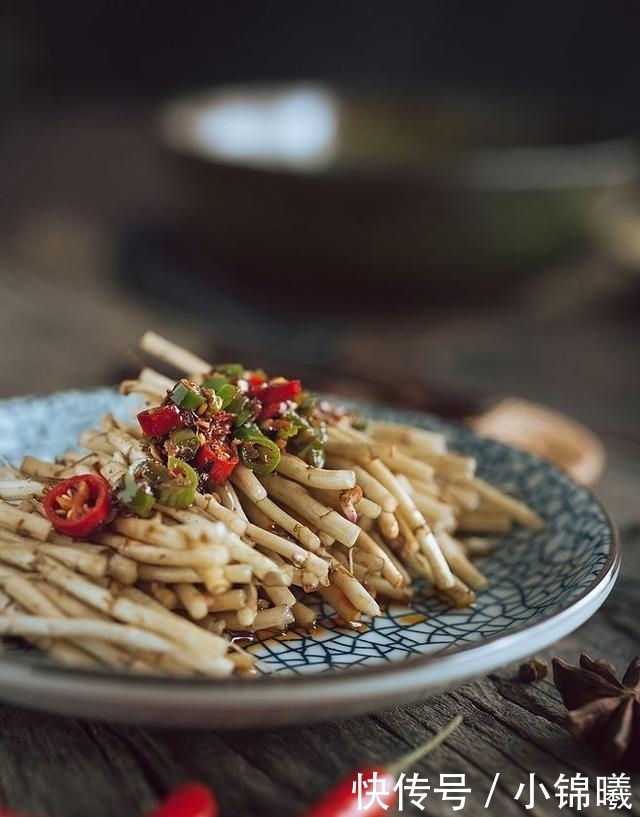 跟领导一起聚餐吃火锅, 这些菜最好不要点, 否则会很尴尬
