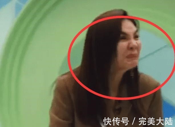 头皮|继“口臭”后,Ella又闻了Jony J的头皮,表情都懒得装