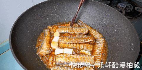 在家做糖醋带鱼，想要好吃有技巧，鱼肉入味无腥味，上桌就光盘