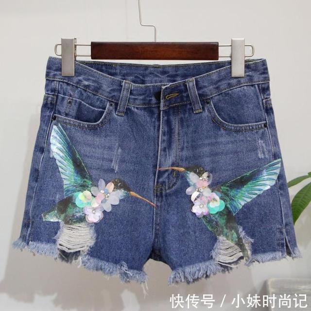 穿搭|穿牛仔短裤T恤套装,时尚又减龄的穿搭,而且轻易秀出大长腿