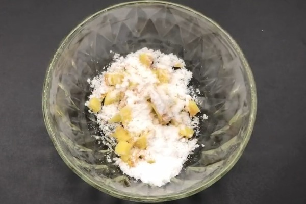 把生姜放进小苏打里，真是太厉害了，解决了很多家庭的大难题！