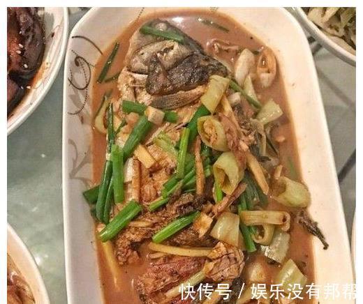 酸菜|堂弟一家来做客,老婆特意做一桌菜招待,饭后弟媳妇还说我家小气