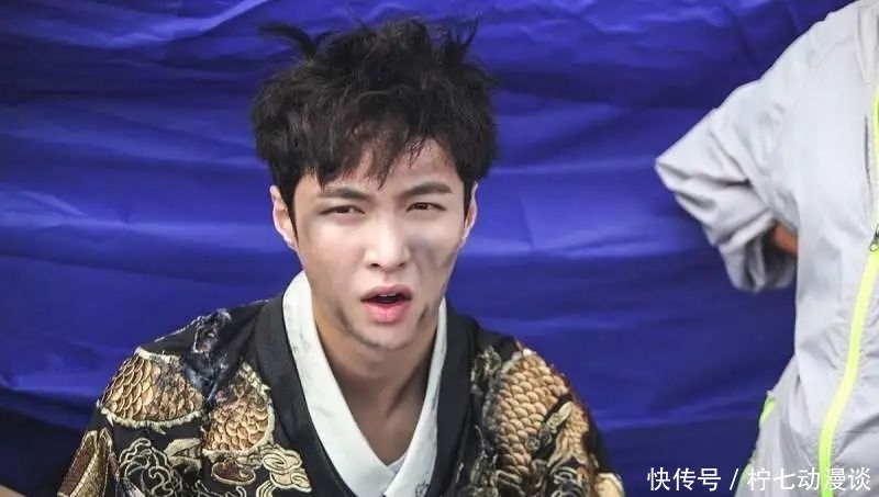 黄老师 《向往5》中的张艺兴,两期节目就撕下诸多综艺明星的遮羞布,你怎么看?