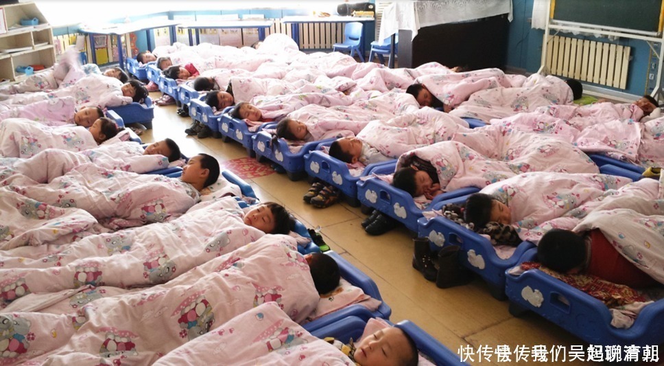 宝宝|幼儿园老师发来宝宝午睡照,本以为一片祥和,眼尖的家长不淡定了