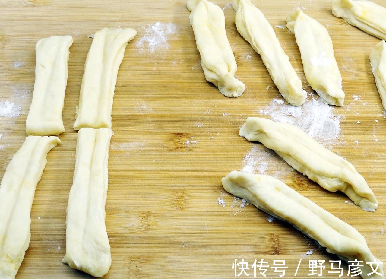 油条|炸油条，加泡打粉是“大错”，用这配方，保你炸出香酥脆的油条