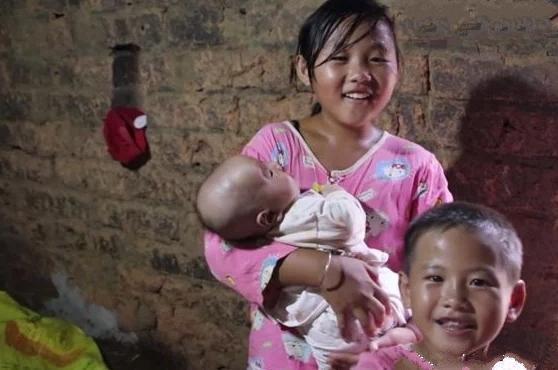 哭泣|11岁女孩是4个孩子的“妈”,经常一个人无故哭泣:我只是孩子