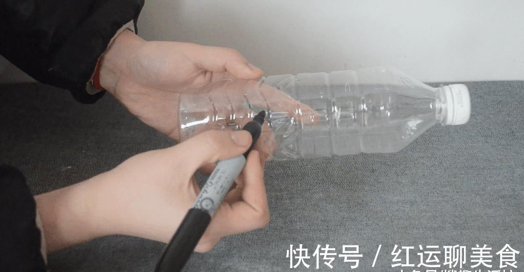 塑料瓶|才知道窗帘旁放个塑料瓶的好处, 真是太实用了, 家家户户都用得到