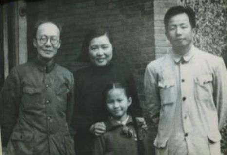 西厢记|朋友夫妻姓氏巧,张恨水《西厢记》暗示红烛下双拜,还完西厢债