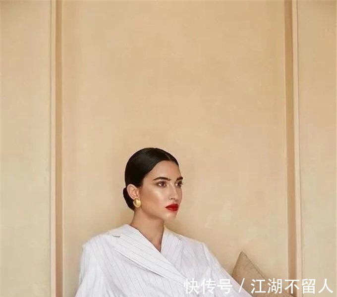 整体造型|最近火了一种裙子叫“衬衫裙”，时髦减龄又显瘦，明星都上头了