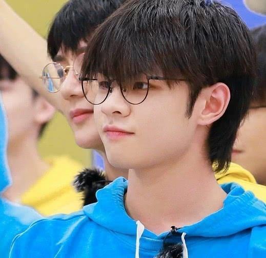 周震南何洛洛高嘉朗不光舞台上光鲜,家境也是好的让人嫉妒