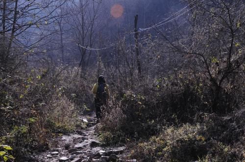 秦岭|西安秦岭未开发的峪口，自驾车能开进去，内藏翡翠谷和神秘巨石