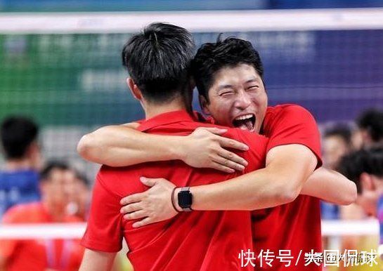 安家杰|中国女排喜从天降!8名主力留队辅佐新帅,冲击巴黎奥运冠军